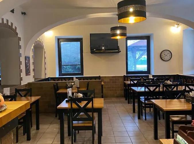 모텔 Restaurant Hana Barbara Gastro Sro Ostretin